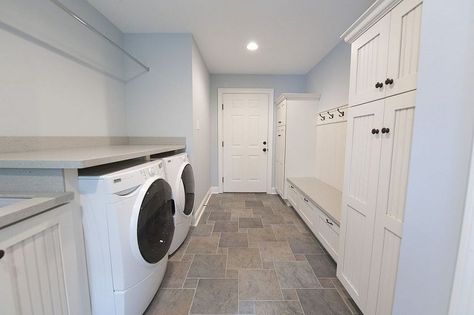 Mud Room Laundry Room Combo, Cottage Laundry Room, Farmhouse Laundry Room Ideas, Traditional Laundry Room, Laundry Room/mudroom, Laundry Room Organization Storage, Laundry Room Storage Shelves, Laundry Room/mud Room, Drying Room