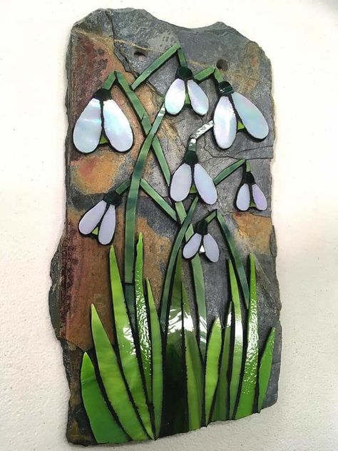 Flowers On stone Snowdrop Flowers, Stained Glass Mosaic Art, Mosaic Birdbath, Mosaic Art Diy, Mosaic Rocks, Mosaic Flower Pots, Mosaic Garden Art, Mosaic Art Projects, Mosaic Tile Art