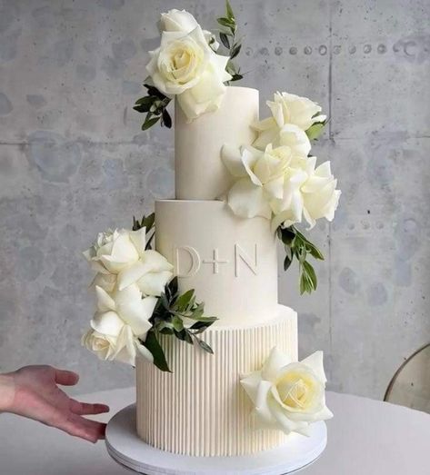 Wedding Cake Elegant Classy, Classy Wedding Cakes, Wedding Cake Designs Simple, Wedding Cake Simple Elegant, Wedding Cake Options, Champagne Wedding Colors, Pretty Wedding Cakes, Rainbow Birthday Cake, Elegant Modern Wedding