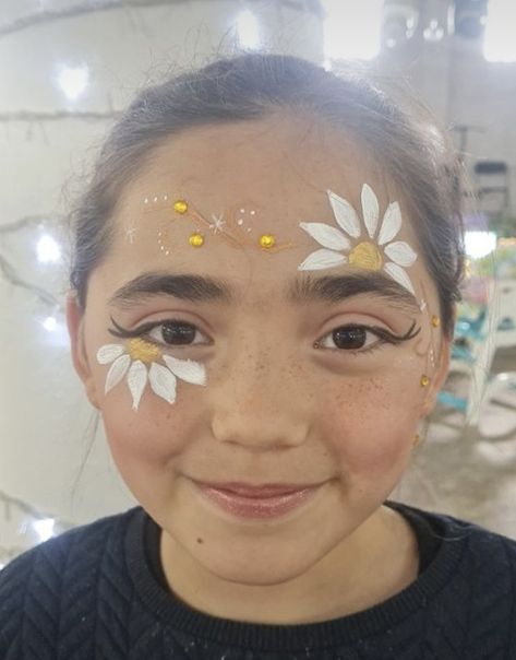 Small Face Paint Ideas, Sunflower Face Paint, Small Face Paint, Party Face Paint, Face Paint For Kids, Face Painting Flowers, Paint For Kids, Face Painting Easy, Kids Face Paint