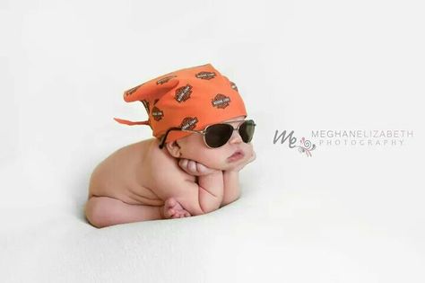 Harley Davidson baby Newborn Harley Davidson Pictures, Harley Maternity Photos, Motorcycle Newborn Pictures, Harley Davidson Baby Announcement, Baby Harley Davidson, Harley Baby, Racing Baby, Biker Baby, Motorcycle Baby