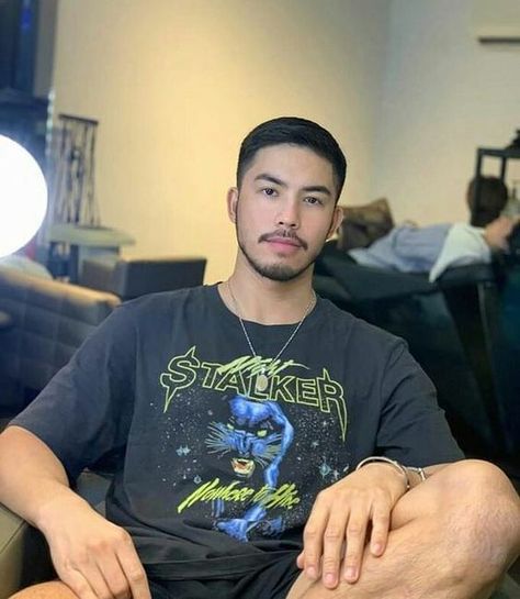 ✳️ High-quality beautiful 😍 🛩 fast shipping ✈️ Nice colour comfortable lightweight ⚘️ 💯% satisfaction ❤️ Tony Labrusca, America Wallpaper, Hello Stranger, Captain America Wallpaper, Singing Competitions, Cool Face, Gay Fashion, Handsome Asian Men, Men's Hairstyles