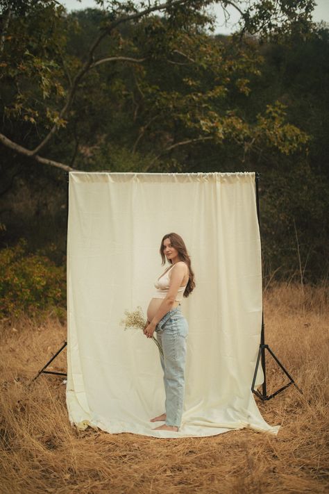 maternity photoshoot Maternity Pictures With Sheet, 2023 Maternity Photos, Outdoor Sheet Photoshoot Maternity, Artsy Maternity Shoot, Backyard Pregnancy Photos, Backyard Maternity Photoshoot, Nature Pregnancy Photoshoot, White Sheet Maternity Shoot, Pregnancy Photos Nature