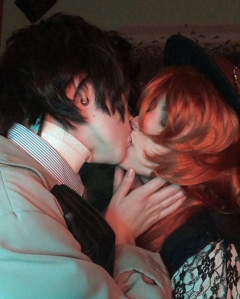 Soukoku Holding Hands, Cosplay Bungou Stray Dogs, Soukoku Wedding, Skk Cosplayers, Cosplay Soukoku, Soukoku Spicy, Skk Cosplay, Soukoku Kiss, Bungou Stray Dogs Cosplay