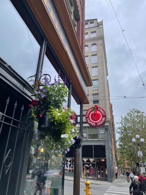 Seattle Coffee Shops, Seattle Life, Seattle Aesthetic, Insurgency Sandstorm, Book Lovers By Emily Henry, Seattle Travel Guide, Seattle Grunge, Capitol Hill Seattle, Seattle Vacation