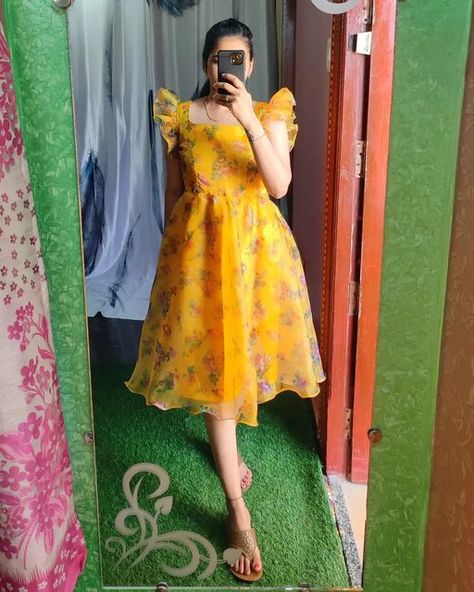 Yellow Frocks For Women, Organza Dress Styles, Organza Frocks For Women, Frock Designs For Women, Organza Frocks, Saree Outfit, Short Frocks, Long Blouse Designs, Conservative Dresses