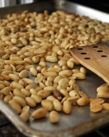 How To Roast Raw Peanuts | Kitchn Spicy Roasted Peanuts Recipe, Roasted Nuts Recipe, Blade Roast, Raw Peanuts, Vegan Roast, Peanut Recipes, How To Roast, Nut Recipes, Christmas Candy Recipes