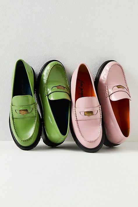 Girlcore Aesthetic, Colorful Loafers, Loafers Aesthetic, Eclectic Clothing Style, Green Loafers, Minimalist Eclectic, Womens Penny Loafers, Pink Loafers, Eclectic Grandpa