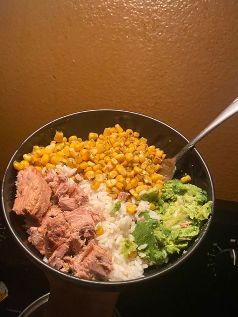 Tuna Food Ideas, Tuna And Potato Recipes, Tuna Protein Bowl, Tuna Meals Healthy, Meals With Tuna, 200 Calorie Lunch, Tuna Aesthetic, Tuna Bowl Recipe, Tuna Meals