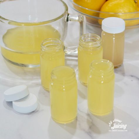 Apple Juice Recipe, Lemon Shots, Juice Shots, Lemon Juice Recipes, Liver Cleanse Juice, Juice Fasting, Lemon Juice Benefits, Frozen Lemon, Lemon Detox