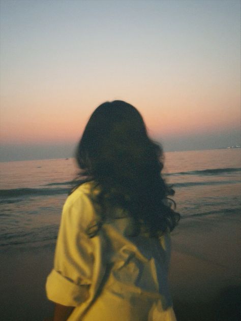 #dreamy #photoshoot #inspiration #beach #pinterest #fyp #instagram #aesthetic #girlfriend Photoshoot Inspiration Beach, Dreamy Girl Aesthetic, Dreamy Photoshoot Aesthetic, Beach Pinterest, Dreamy Photoshoot, Anime Korea, Self Portrait Poses, Ig Feed, Beach Photoshoot