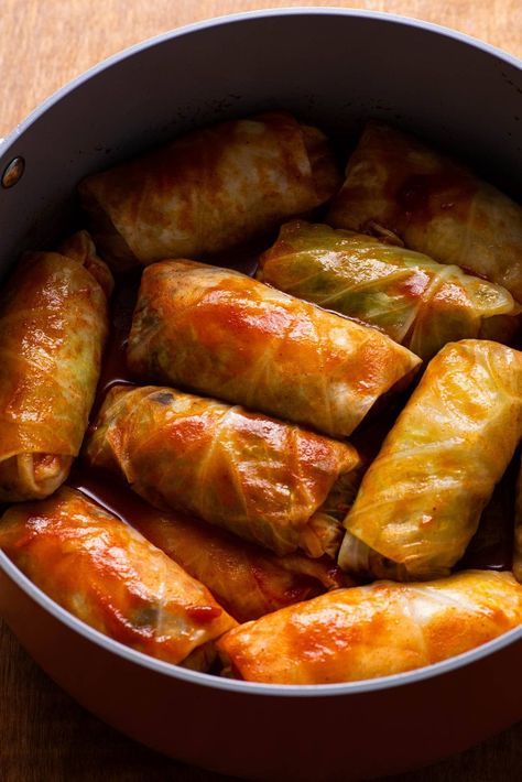 Golubtsi (stuffed cabbage rolls) are a staple of Ukrainian cuisine. This satisfying vegetarian version features mushrooms and white beans. thenewbaguette.com Ukrainian Dishes, Ukraine Recipes, Stuffed Veggies, Ukranian Recipe, Balanced Food, Ukrainian Dinner, Slavic Recipes, Slavic Meals, White Cabbage Recipes