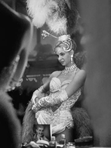 Showgirl.  1960's Burlesque Vintage, Showgirl Costume, Vegas Showgirl, Ziegfeld Follies, Vintage Burlesque, Burlesque Show, Burlesque Costumes, Burlesque Costume, Robert Doisneau