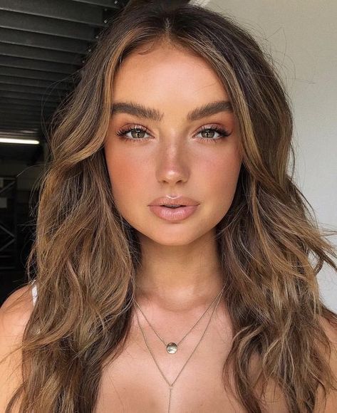 Light Summer Makeup, Fluffy Eyebrows, Natalie Sole, Hair Color For Tan Skin, Natural Brown Hair, Makeup Tip, Lip Blush, Gorgeous Hair Color, Glow Skin