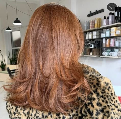 Red Head Short Hair, Light Ginger Hair Copper, Shoulder Length Copper Hair, Ginger Haircuts, Light Ginger Hair, Ginger Auburn Hair, Auburn Curly Hair, Copper Ginger Hair, Blonde To Copper