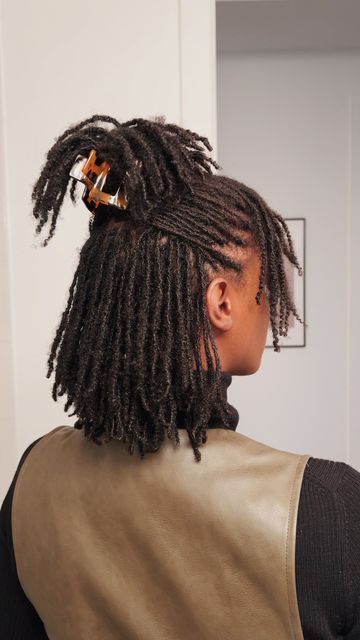 Farah J. on Instagram: "Everyone has a go-to style and this half up / half down style with a claw clip never fails 🤍 . . . . . . #texturetuesday #microlocs #locs #locd #naturalhaircommunity #naturalhairstyles #locstylesforwomen #starterlocs #loccurls #explorepage #locjourney #microlocstyles" Claw Clip Locs Hairstyles, Claw Clip Loc Hairstyles, Claw Clip Loc Styles, Half Up Half Down Hair Black Women Locs, Claw Clip Hairstyles Locs, Locs In Hair Clip, Claw Clip On Locs, Claw Clip Locs, Small Locks