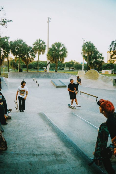 Skate Film Photography, 35 Film Photography, Modern Film Photography, La Film Photography, 90s Film Photography, Film Camera Pictures, Film Photography Ideas, Alt Friends, Film Photos Aesthetic