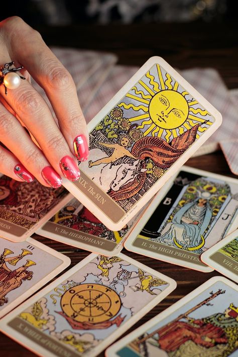 The World Tarot Card, The World Tarot, Love Tarot Card, The Sun Tarot Card, Tarot Significado, The Sun Tarot, Major Arcana Cards, Tarot Card Readers, Tarot Major Arcana