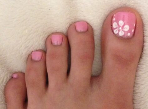 Cute toe, nails,pink&flower Toe Nails Spring, Flower Toenail Designs, Pedicure Flower, Flower Toe Nail Designs, Spring Toe Nail Designs, Toe Nail Designs Flower, Spring Toes, Pedicure Ideas Flower Toenails, Flower On Toe Nail