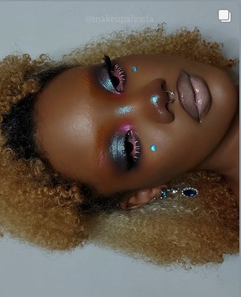 Makeup Looks Dramatic, Creative Makeup Looks On Dark Skin, Editorial Makeup Looks Black Women, Futuristic Makeup Looks Black Women, Black Women Editorial Makeup, Crazy Eye Makeup, Dark Skin Editorial Makeup, Funky Makeup, Dramatic Eye Makeup