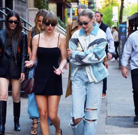 Gigi And Taylor, Taylor Swift Gigi Hadid, Haim Sisters, Taylor Swift New York, Miley Cyrus Style, Haim, Live Taylor, Taylor Swift 13, Celebrity Street Style