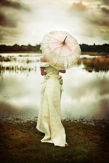 This probably doesn't belong here, and I don't really expect you to take inspiration from it, but whoa. Kinda awesome. Lara Jade Lara Jade, Holding An Umbrella, Umbrella Photo, Vintage Umbrella, Under My Umbrella, Have Inspiration, Pics Art, Beautiful Photography, The Words