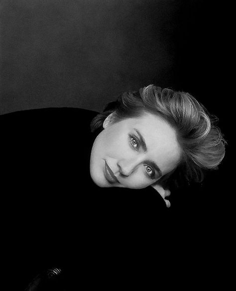 Hilary Clinton (Annie Leibovitz) Annie Leibovitz Portraits, Anne Leibovitz, Annie Leibovitz Photos, Annie Leibovitz Photography, Alecia Beth Moore, Hilary Clinton, Annie Leibovitz, Famous Photographers, Vogue Magazine