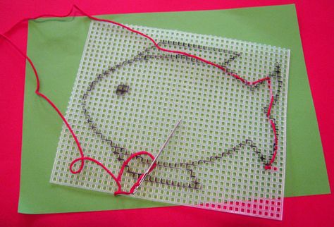 Simple Kids Sewing Project -  you could also teach them cross stitch with yarn with these! Oppgaver For Barn, Kids Sewing, Beginner Sewing Projects Easy, Sewing Projects For Kids, Sewing Stitches, Sewing Projects For Beginners, Sewing Skills, Easy Sewing Projects, Sewing Gifts