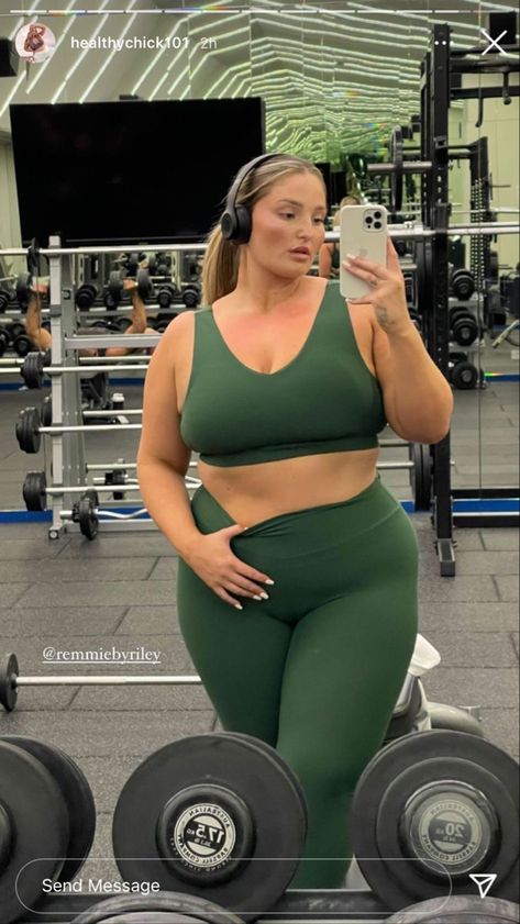 Plus Size Healthy Aesthetic, Mid Size Workout Aesthetic, Gym Plus Size Aesthetic, Gym Aesthetic Outfits Plus Size, Curvy Healthy Aesthetic, Workout Outfits Women Plus Size, Chubby Gym Outfit, Plus Size Workout Aesthetic, Thick Gym Aesthetic