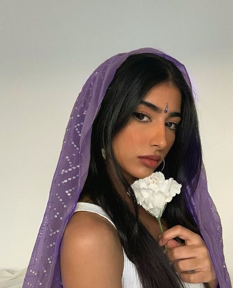 South Asian Aesthetic, Brown Girls Makeup, Indian Aesthetic, Aesthetic People, Tan Skin, Brown Girl, Girl Face, Girls Makeup, How To Pose