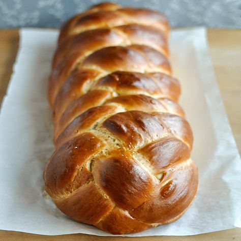 How to make Challah Bread Challah Bread Recipes, French Bread French Toast, A Loaf Of Bread, Challah Bread, Loaf Of Bread, Jewish Recipes, Cooking Lessons, Rosh Hashanah, Challah