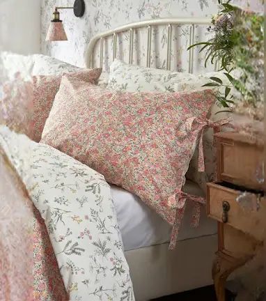 laura ashley parterre - Google Search Laura Ashley Bedding, Floral Bedroom, Patterned Bedding, Cottage Bedroom, Room Inspiration Bedroom, Room Ideas Bedroom, Dream Bedroom, My New Room, Laura Ashley