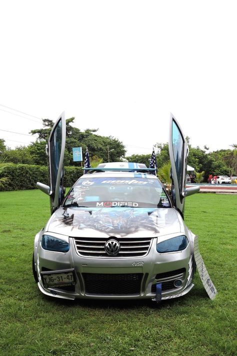 Desde Veracruz llega este Volkswagen Jetta Mk4 con estilo tuning ¡y mucho piso! #tunedcars #tuningcar #modifiedscene #modifiedcars #volkswagen #veracruz #vwjetta Jetta Mk4, Volkswagen Jetta, Car Tuning, Volkswagen, Bmw Car, Bmw, Vehicles