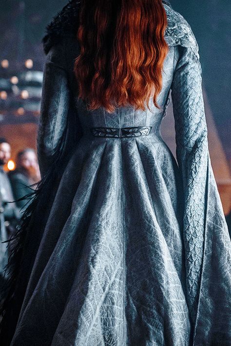 Queen Sansa Stark’s Coronation Gown in Game of Thrones 8.06 “The Iron Throne” Wolf Queen, Coronation Gown, Game Of Thrones Costumes, Game Of Thrones Funny, Editing Tips, Gra O Tron, House Stark, Iron Throne, Sansa Stark