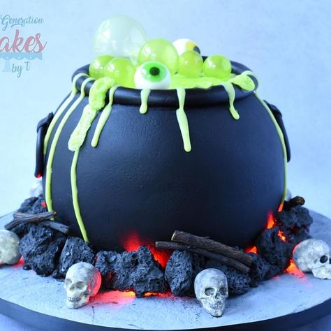 Couldren Cake, Fondant Halloween Cakes, Witch Cauldron Cake, Pumpkin Calderon, Caldron Cakes, Spooky Halloween Cake Ideas, Halloween Birthday Cakes For Adults, Cauldron Decoration Ideas, Witches Cake