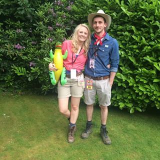 Ellie Sattler and Alan Grant from Jurassic Park | 23 Couples Costumes That Will Give You Relationship Goals Jurrasic Park Couple Costume, Halloween Couples Costumes, Couples Costumes Creative, Funny Couple Costumes, Funny Couple Halloween Costumes, Diy Couples Costumes, Best Couples Costumes, Halloween Couples, Clever Halloween