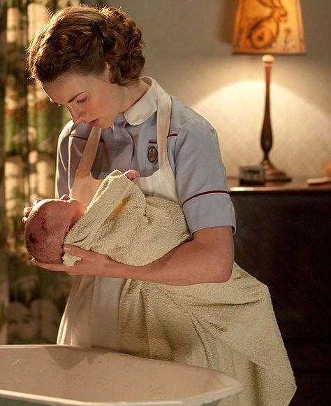 Call the Midwife, one of my favorite British shows that it seems no one has heard of. So real and touching Birth At Home, Jenny Lee, Bbc Drama, Call The Midwife, Give Birth, Costume Drama, British Tv, Book Tv, Jena