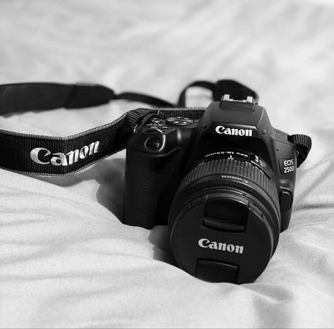 Join me on my Canon 250d journey 📷 Canon G7x Camera Aesthetic, Aesthetic Canon Camera, Canon Camera Aesthetic, Cannon G7x Camera Aesthetic, Canon 700d Camera, Photographer Aesthetic, 50 Aesthetic, Photography Cameras, Electronic Store