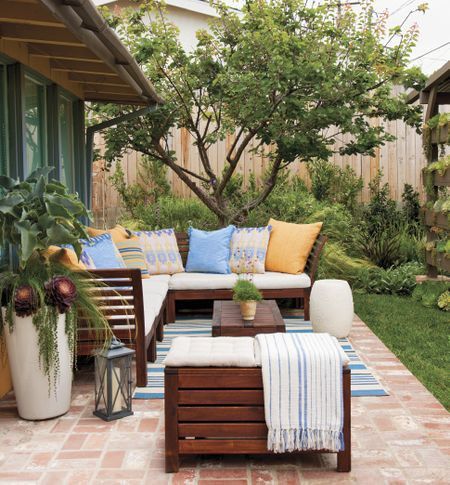 A Tiny Yard in California Makes the Homeowners & Their Guests Comfortable, Thanks to Multiple Seating & Entertaining Zones Tiny Yard, Landscaping Patio, Fire Pit Outdoor, San Clemente California, Game Area, Drink Tea, Garden Landscape Design, Small Patio, Back Garden