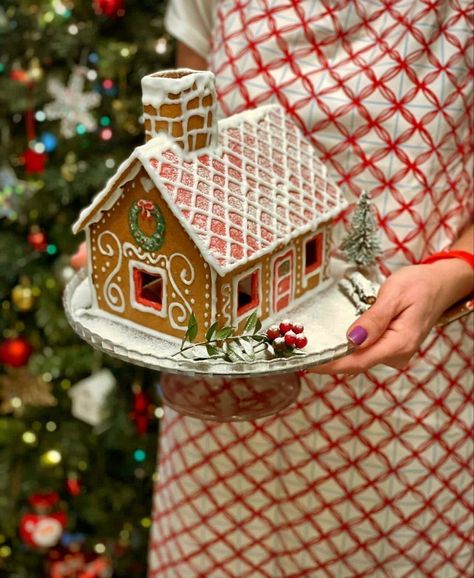 Christmas Dessers, Easy Gingerbread House, Girls Christmas Party, Gingerbread House Designs, Gingerbread Party, Winter Cooking, Gingerbread House Decorations, Grandmas Christmas, Christmas Gingerbread House