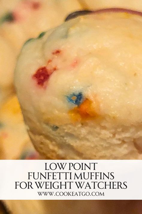 Weight Watchers Recipes Desserts Cool Whip, Funfetti Muffins, Weight Watchers Cake Recipes, Confetti Cake Recipes, Low Calorie Muffins, Yogurt Dessert Recipes, Ww Deserts, Weight Watchers Dessert, Weight Watchers Cake