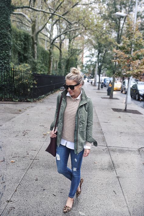 military jacket Military Jacket Outfits, Utility Jacket Outfit, Styled Snapshots, Pijamas Women, Fall Inspo, Textured Sweater, Jacket Outfit, Autumn Fashion Casual, Looks Style