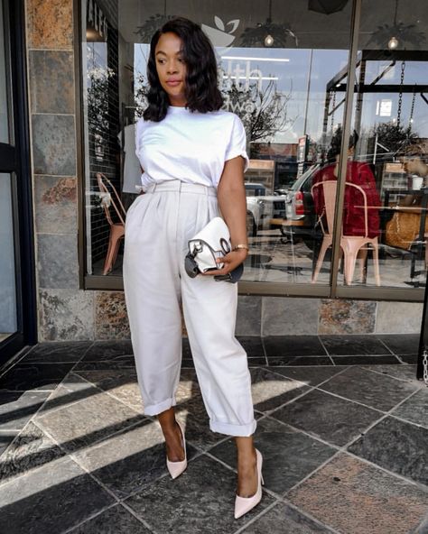 Phindile Gwala on Instagram: “Let's talk slouchy pants: Which girl do you relate with ? A or B?” Friday Chic Outfit, Loose Fit Pants, Slouchy Pants, Casual Chique, Looks Street Style, Fit Pants, Professional Outfits, Mode Vintage, Work Attire