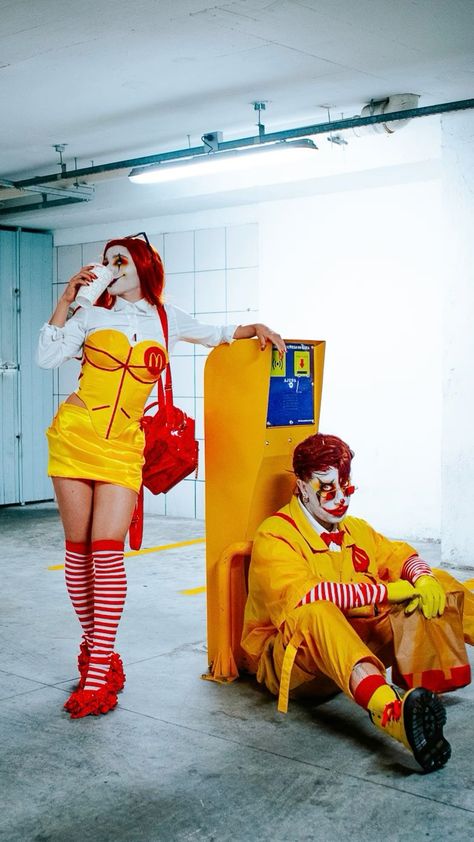 Fast Food Cosplay, Mcdonalds Costume, Mcdonalds Clown, Ronald Mcdonald Cosplay, Hamburglar Costume, Ronald Mcdonald Costume, Clown Cosplay, Clown Halloween Costumes, Halloween Duos