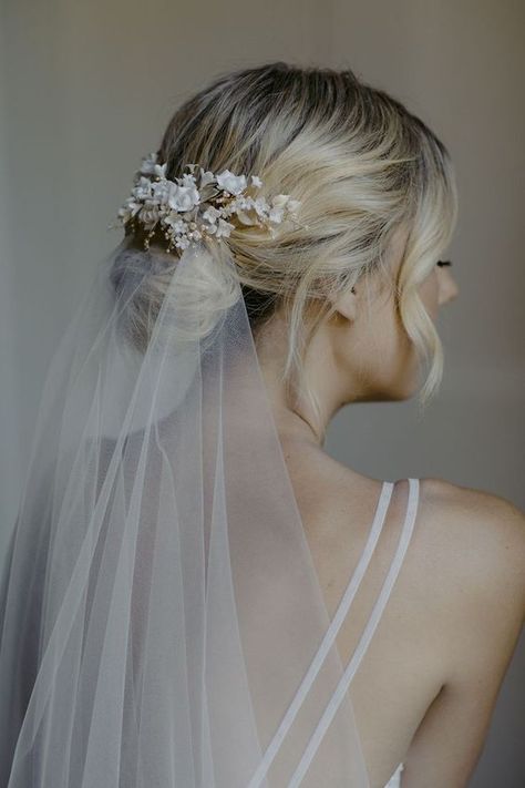 Bride Hairstyles With Veil, Hairstyles With Veil, Floral Bridal Hair, Vows Wedding, Bridal Hair Updo, Bridal Hair Piece, Wedding Hairstyles With Veil, Bouquet Bridal, Veil Hairstyles