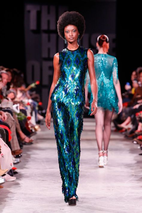 Naeem Khan RTW Fall 2023 [PHOTOS] – WWD Haute Couture Details, Naeem Khan, Couture Details, Fall 2023, Sequin Top, Large Fashion, Tear Drop, New York Fashion Week, Moda Operandi