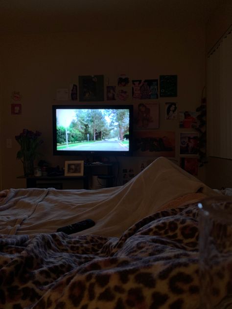 Watching Movie Astethics, Tv Astethic, Watching A Movie Aesthetic Tv, My Astethic, Watching Netflix Aesthetic Tv, Watching Tv At Night Aesthetic, Watching Movies Aesthetic Night Tv, Vision Bored, Flat Screen