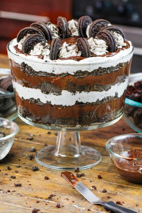 Oreo Trifle, Trifle Bowl Recipes, Trifle Dessert Recipes, Trifle Recipes, Christmas Trifle, Easiest Dessert, Oreo Pudding, Chocolate Trifle, Trifle Dish