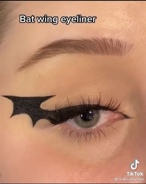 Batman Makeup Halloween, Batman Inspired Makeup, Batman Eyeliner, Batman Eye Makeup, Batman Makeup Ideas, Halloween Graphic Liner, Simple Halloween Makeup Looks For Work, Batwing Eyeliner, Halloween Eyeliner Looks