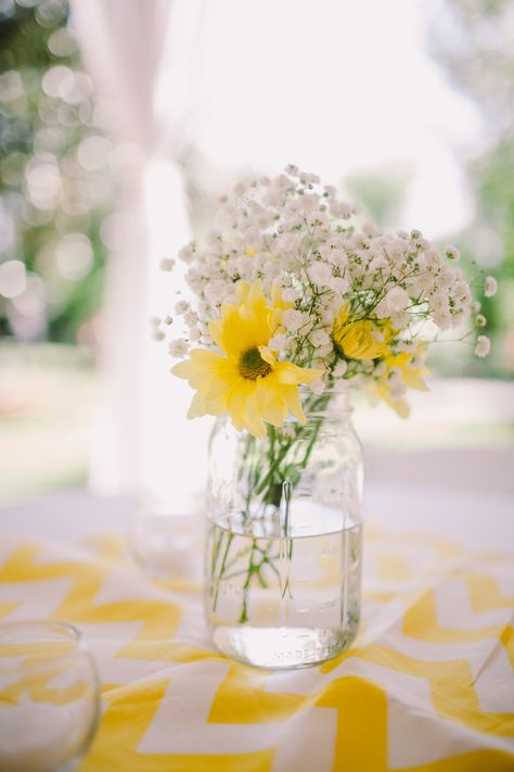 Yellow Daisy and Baby's Breath Centerpiece Daisy Centerpieces, Yellow Centerpieces, Daisy Baby Shower, Daisy Party, Creative Wedding Favors, Inexpensive Wedding Favors, Daisy Wedding, Wedding Favors Cheap, Yellow Daisy